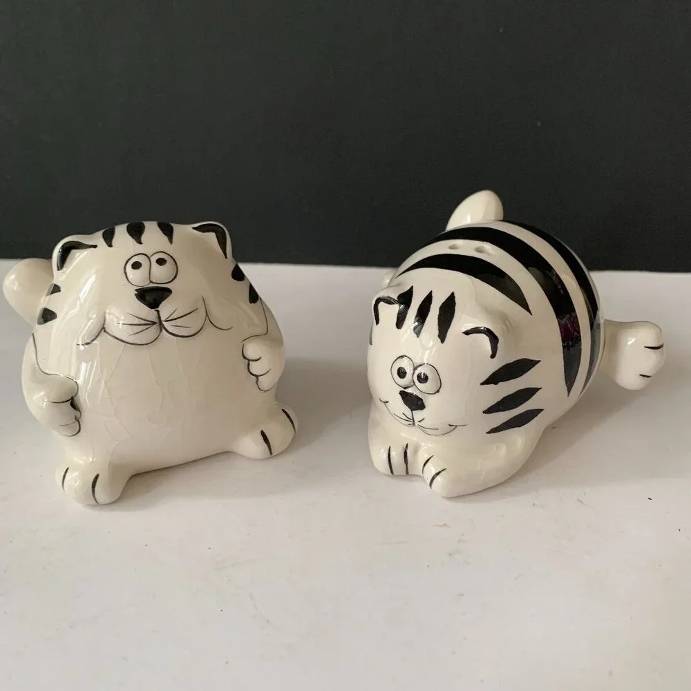 PIER 1 VINTAGE FAT CATS SALT AND PEPPER SHAKERS
